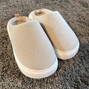 Cloudies Tan Slippers Women’s 8